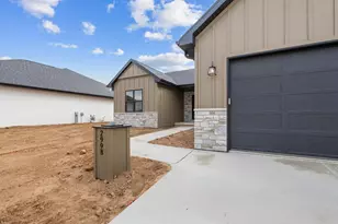 2998 Creekwood Dr, Green Bay, WI 54311 - Photo 5