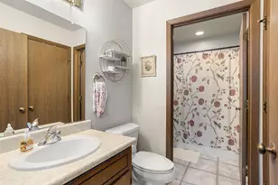 1160 Brittany Ct, Neenah, WI 54956 - Photo 7