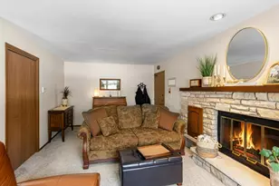 1160 Brittany Ct, Neenah, WI 54956 - Photo 5