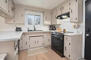 2607 Vicki Ln, Green Bay, WI 54311 - Photo 11