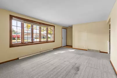 1076 Shadow Lane, Green Bay, WI 54304 - Photo 3