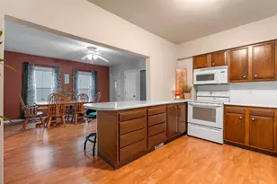 246 W 18th Ave, Oshkosh, WI 54902 - Photo 11