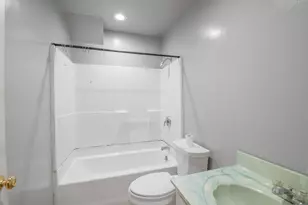 725 N Irwin Ave, Green Bay, WI 54302 - Photo 9