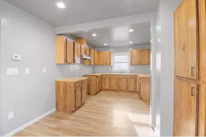 725 N Irwin Avenue, Green Bay, WI 54302 - Photo 9