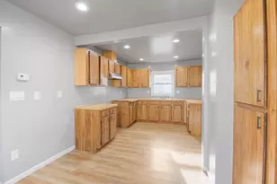 725 N Irwin Ave, Green Bay, WI 54302 - Photo 9