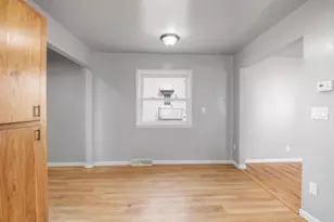 725 N Irwin Ave, Green Bay, WI 54302 - Photo 7