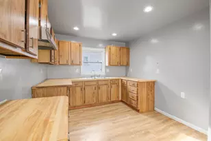 725 N Irwin Ave, Green Bay, WI 54302 - Photo 11