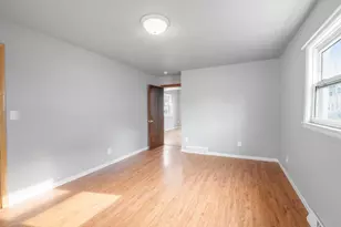 725 N Irwin Ave, Green Bay, WI 54302 - Photo 15