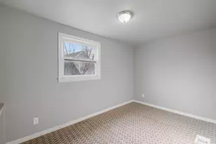 725 N Irwin Ave, Green Bay, WI 54302 - Photo 19