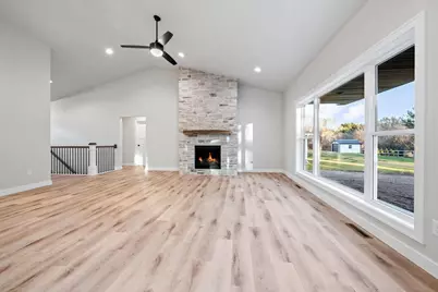 4079 Brussels Way, Green Bay, WI 54313 - Photo 5