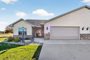 1402 Candlelight Ln #1, Fond du Lac, WI 54935 - Photo 1