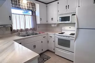 2651 Kenhill Dr, Green Bay, WI 54313 - Photo 9