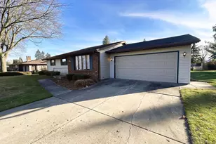 2651 Kenhill Dr, Green Bay, WI 54313 - Photo 3