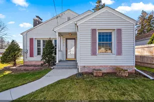 953 Roscoe St, Green Bay, WI 54304 - Photo 1