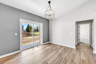 475 Earnhardt Ct, Green Bay, WI 54311 - Photo 9