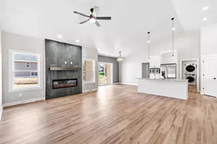 475 Earnhardt Ct, Green Bay, WI 54311 - Photo 7