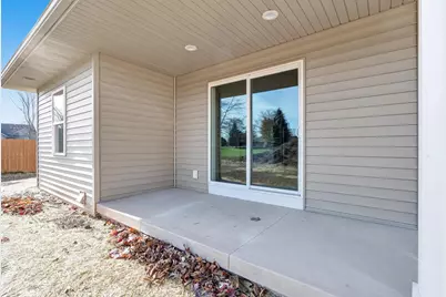 475 Earnhardt Court, Green Bay, WI 54311 - Photo 3