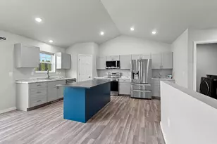 843 Redhawk Dr, Pulaski, WI 54162 - Photo 13