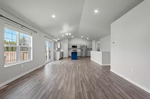 843 Redhawk Dr, Pulaski, WI 54162 - Photo 7