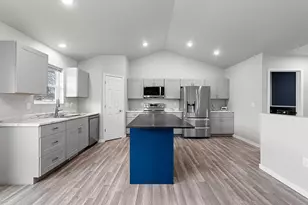 843 Redhawk Dr, Pulaski, WI 54162 - Photo 11