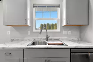 843 Redhawk Dr, Pulaski, WI 54162 - Photo 17