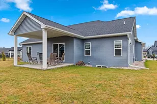 2153 Caroline Ct, Neenah, WI 54956 - Photo 5