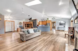 2805 Dewey Decker Dr, Green Bay, WI 54313 - Photo 5