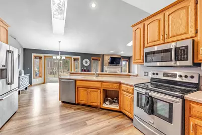 2805 Dewey Decker Drive, Green Bay, WI 54313 - Photo 9