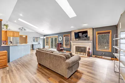 2805 Dewey Decker Drive, Green Bay, WI 54313 - Photo 3