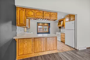 1241 Briarwood Dr, Menasha, WI 54952 - Photo 9