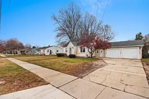 1659 9th St, Green Bay, WI 54304 - Photo 5