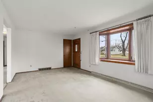 2109 E College Ave, Appleton, WI 54915 - Photo 5