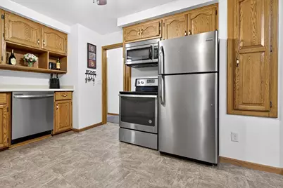 154 N Lark Street, Oshkosh, WI 54902 - Photo 9