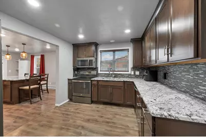 436 E Briar Lane, Green Bay, WI 54301 - Photo 11