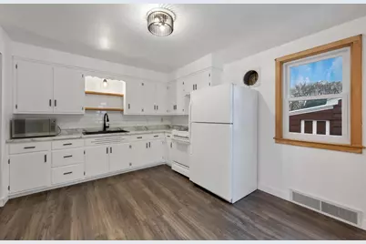 915 Colonial Avenue, Green Bay, WI 54304 - Photo 9