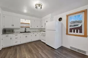 915 Colonial Ave, Green Bay, WI 54304 - Photo 9