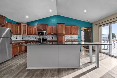 2041 Foxland Street, Kaukauna, WI 54130 - Photo 3