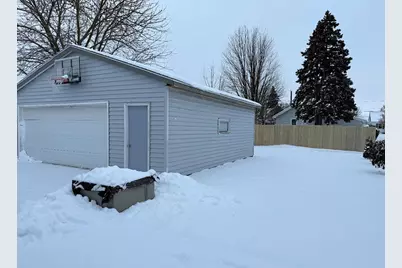 843 Bismarck Avenue, Oshkosh, WI 54902 - Photo 3