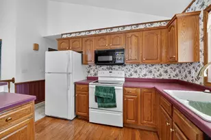 885 Driftwood Dr, Brillion, WI 54110 - Photo 9