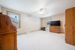 1249 Fieldview Dr, Menasha, WI 54952 - Photo 15