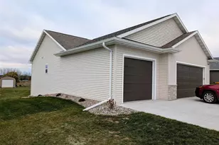 1759 Dallas Ln, De Pere, WI 54115 - Photo 7