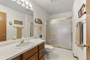 215 Lake Pointe Dr, Oshkosh, WI 54904 - Photo 13