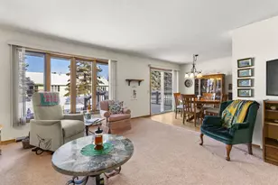 215 Lake Pointe Dr, Oshkosh, WI 54904 - Photo 5