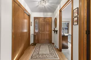 215 Lake Pointe Dr, Oshkosh, WI 54904 - Photo 3