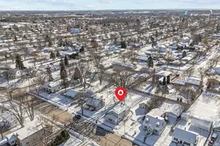 1897 E Newberry St, Appleton, WI 54915 - Photo 3