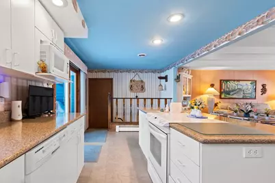 2025 Orrie Lane, Green Bay, WI 54304 - Photo 9