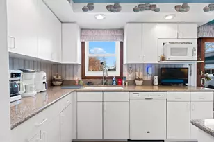 2025 Orrie Ln, Green Bay, WI 54304 - Photo 7