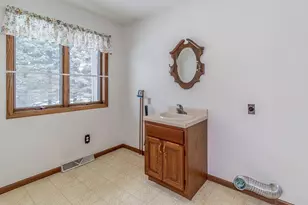 N5558 County Rd W, New London, WI 54961 - Photo 27