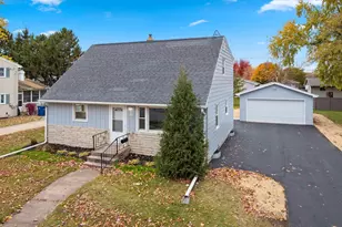 1322 W 5th Ave, Oshkosh, WI 54902 - Photo 5