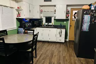 533 W 10th Ave, Oshkosh, WI 54902 - Photo 3